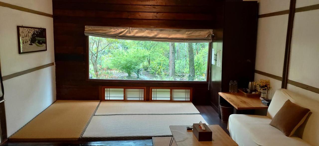 Bright Moon Homestay Dongshi  Exteriör bild
