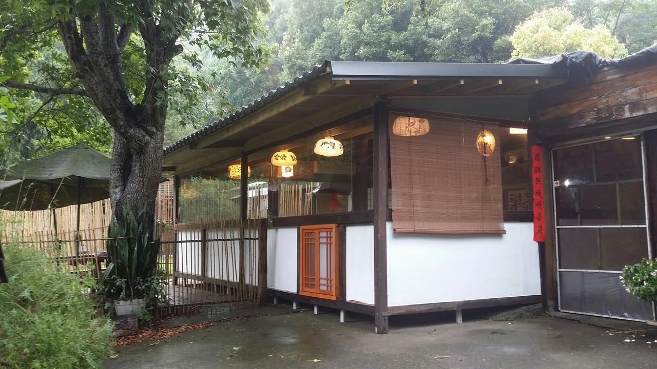 Bright Moon Homestay Dongshi  Exteriör bild
