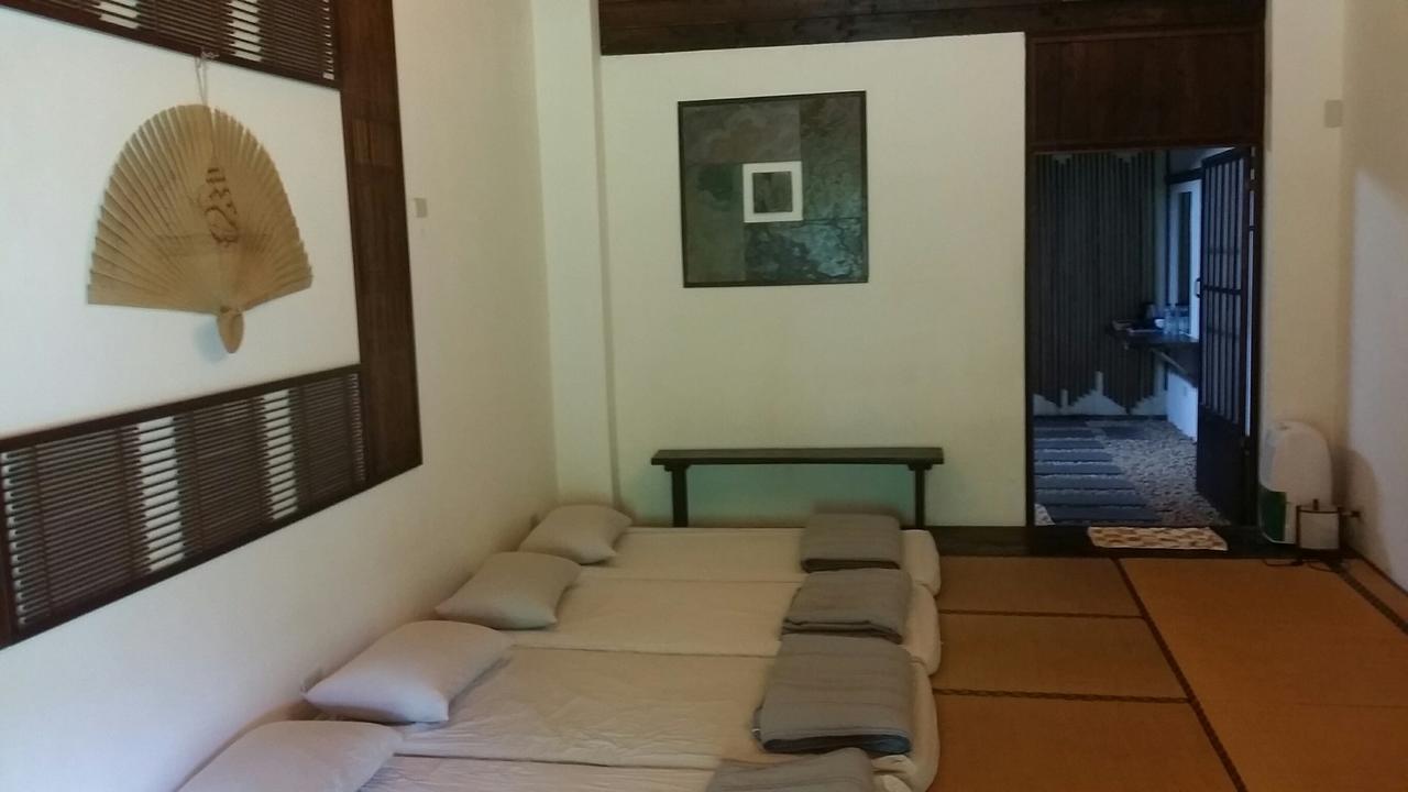 Bright Moon Homestay Dongshi  Exteriör bild