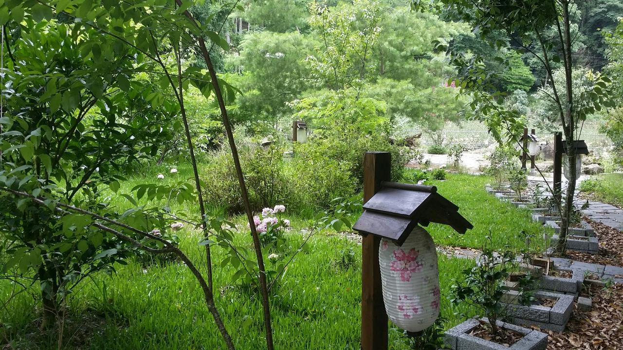 Bright Moon Homestay Dongshi  Exteriör bild